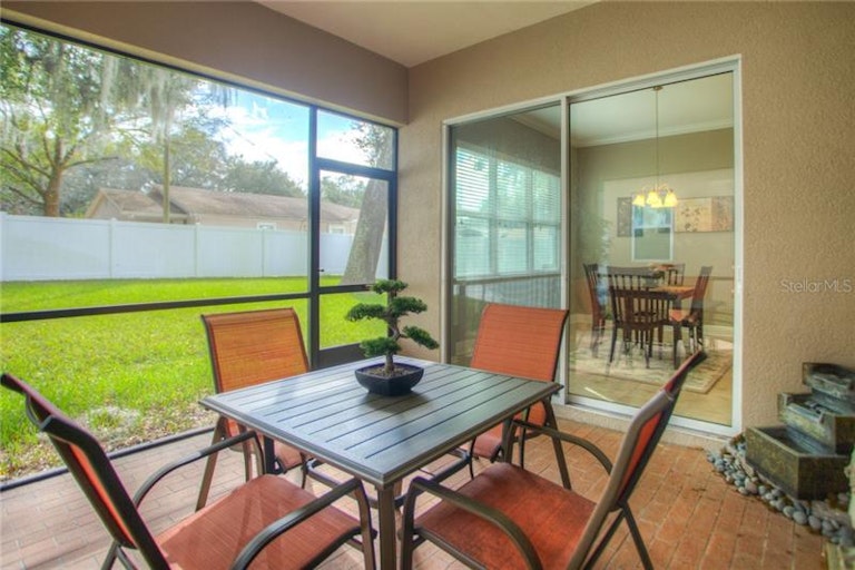 Photo 22 of 25 - 541 Westchester Hills Ln, Valrico, FL 33594