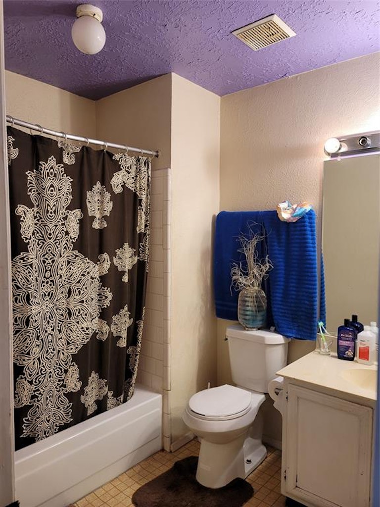 Photo 11 of 38 - 6450 Dellfern Dr, Houston, TX 77035