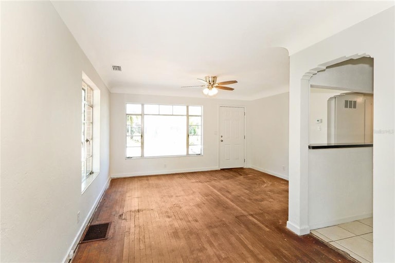 Photo 8 of 35 - 2601 Upton St S, Gulfport, FL 33711