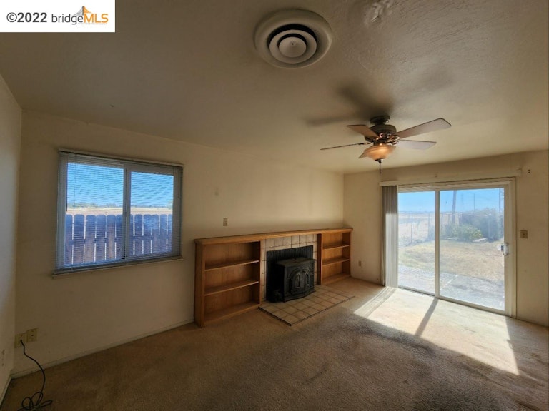 Photo 13 of 33 - 8357 Agundo St, Elverta, CA 95626