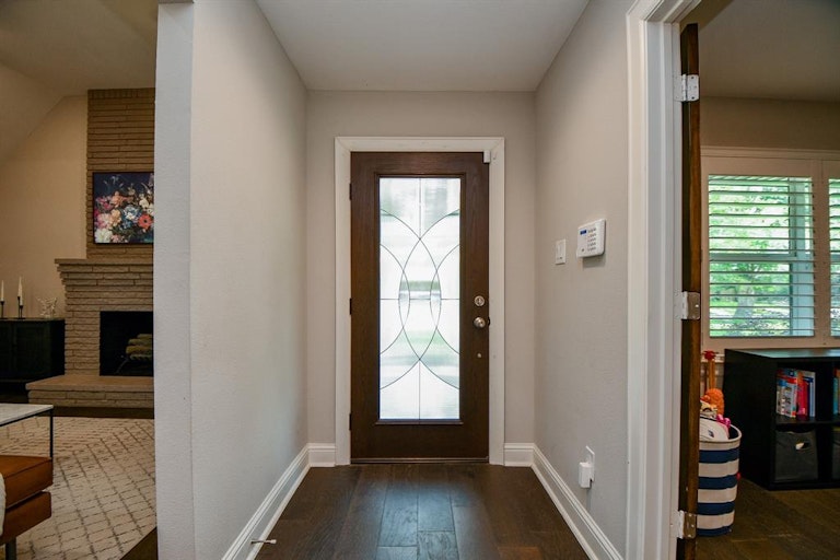 Photo 5 of 49 - 5402 Rutherglenn Dr, Houston, TX 77096