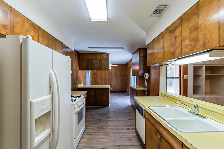 Photo 6 of 19 - 4122 Modena Dr, San Antonio, TX 78218