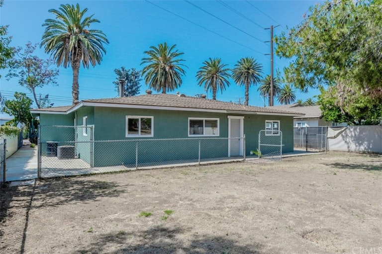 Photo 29 of 33 - 9035 Bellegrave Ave, Jurupa Valley, CA 92509