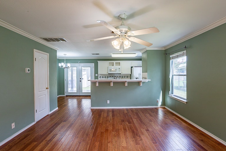 Photo 9 of 16 - 702 Claude W Black, San Antonio, TX 78203