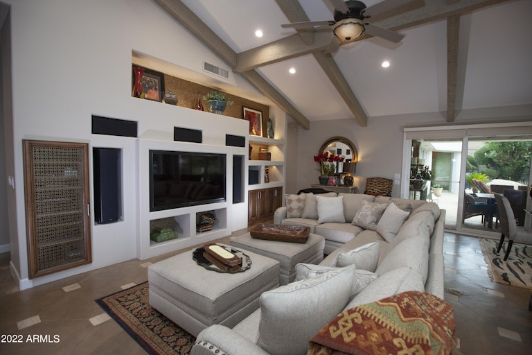 Photo 11 of 43 - 8190 E Kalil Dr, Scottsdale, AZ 85260