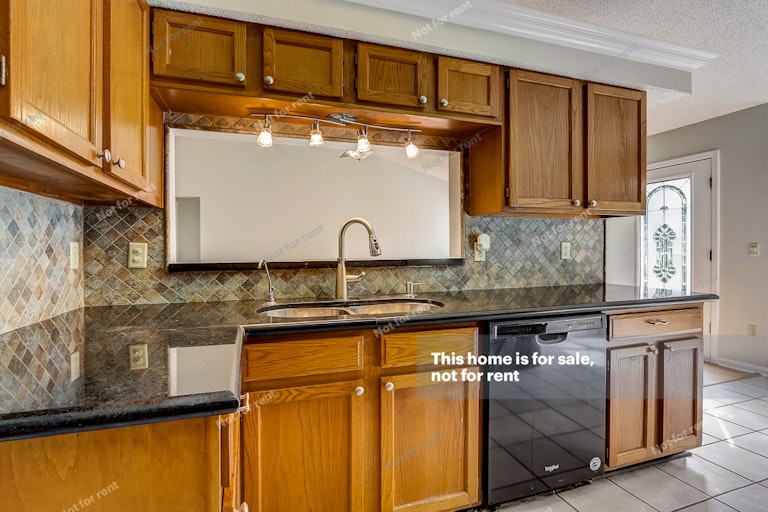 Photo 16 of 33 - 10435 Marble Egret Ct W, Jacksonville, FL 32257