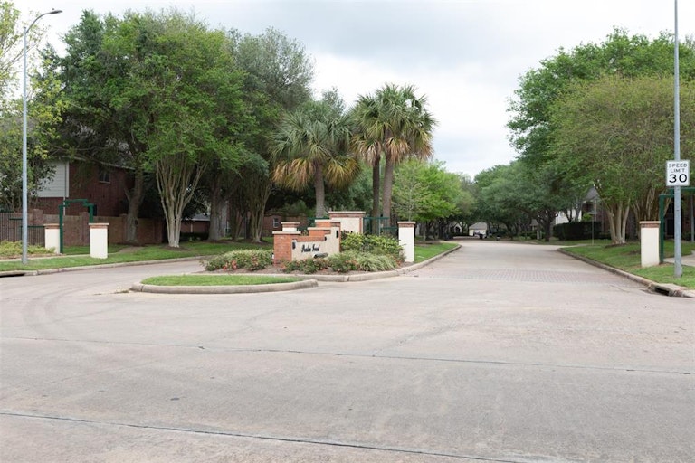 Photo 41 of 44 - 71 Grassy Knls, Sugar Land, TX 77479