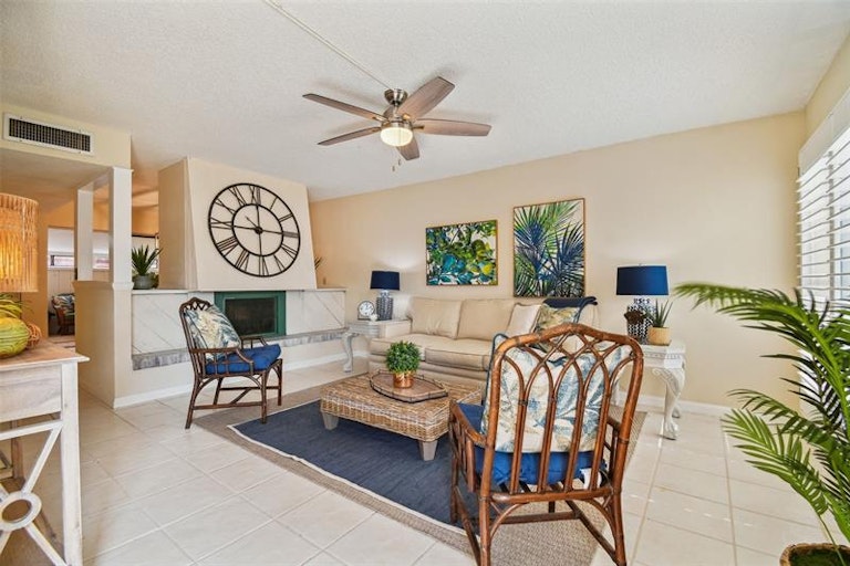 Photo 13 of 45 - 1 Windrush Blvd #5, Indian Rocks Beach, FL 33785