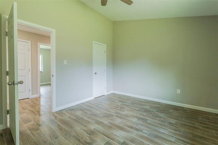 Photo 8 of 20 - 16927 Paint Rock Rd, Friendswood, TX 77546