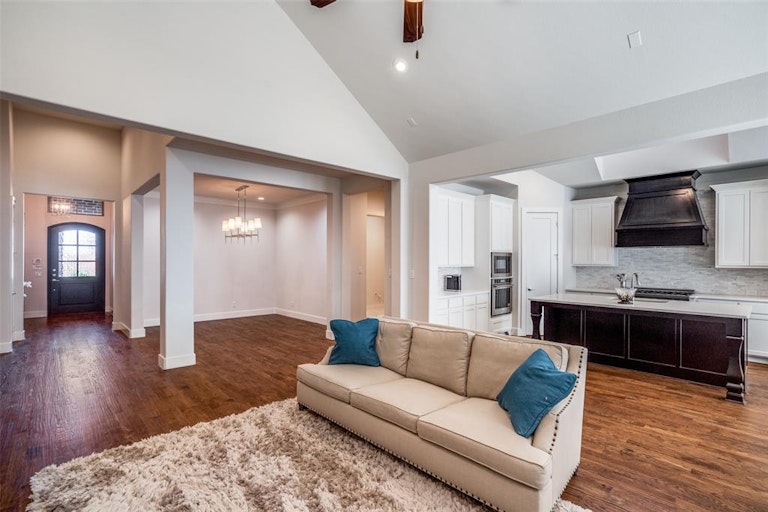 Photo 10 of 40 - 10556 Wintergreen Dr, Frisco, TX 75035