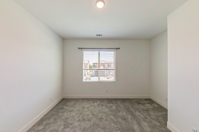 Photo 24 of 32 - 36493 Calle Benavente, Winchester, CA 92596