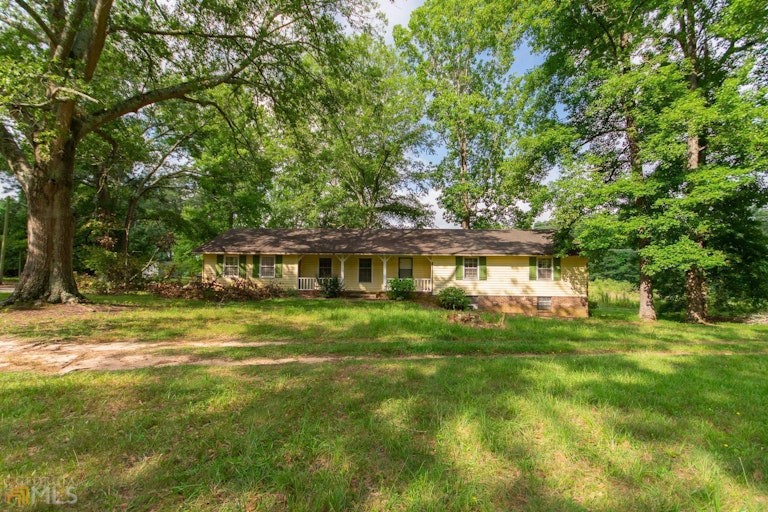 Photo 3 of 37 - 173 Kite Lake Rd, Fayetteville, GA 30214
