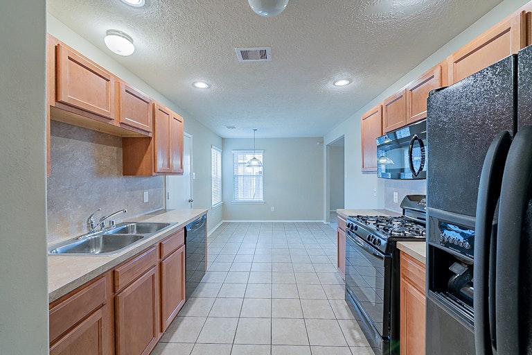 Photo 19 of 24 - 13527 High Banks Ln, Houston, TX 77034