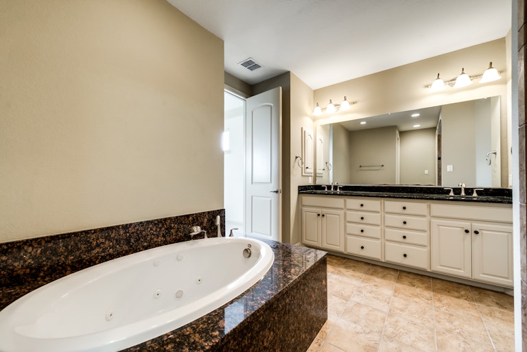 Photo 19 of 29 - 8268 Paisley, The Colony, TX 75056