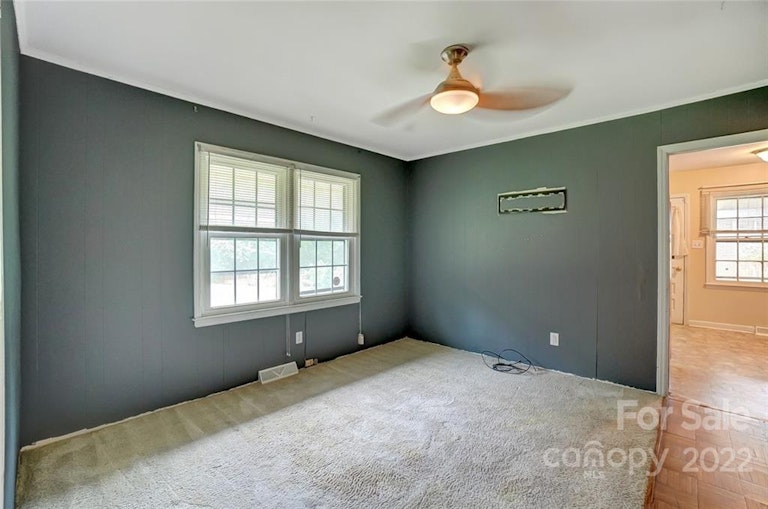 Photo 20 of 36 - 1320 Shannonhouse Dr, Charlotte, NC 28215