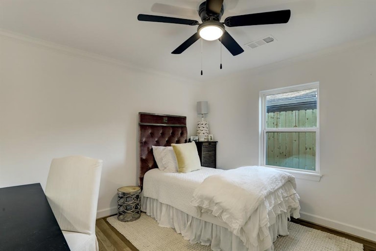 Photo 18 of 32 - 7006 Shavelson St, Houston, TX 77055