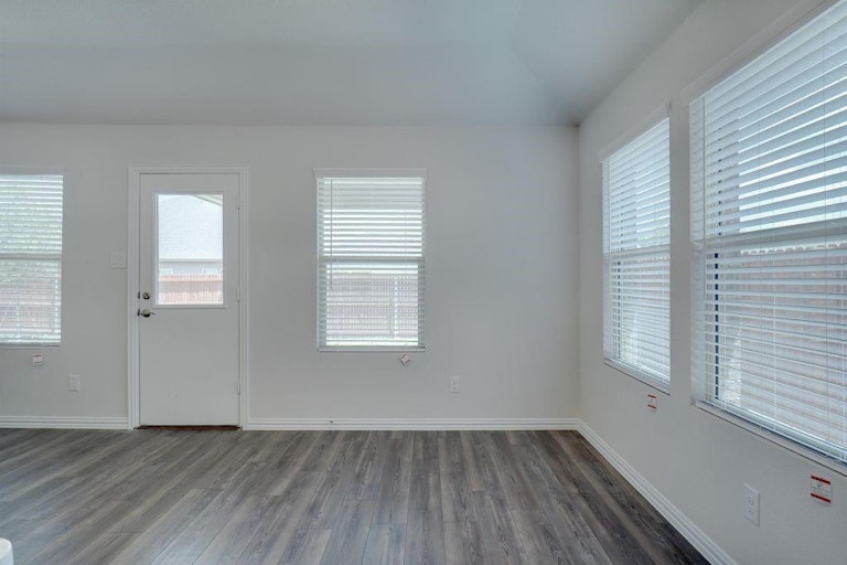Photo 11 of 28 - 2140 Bellatrix Dr, Haslet, TX 76052