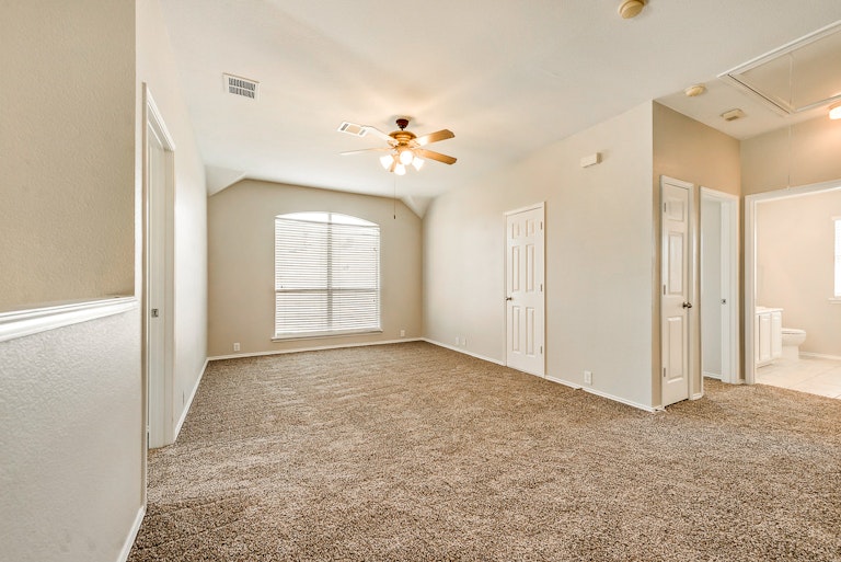 Photo 16 of 31 - 4412 Vista Meadows Dr, Fort Worth, TX 76244