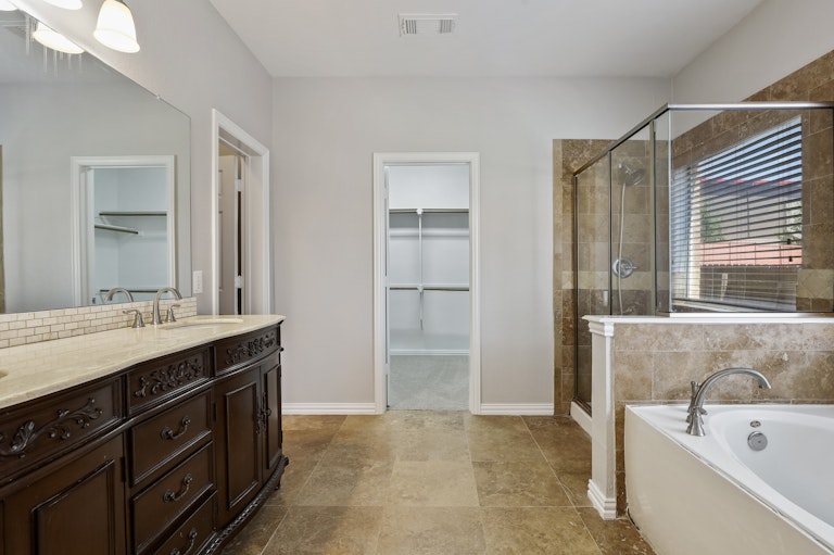 Photo 4 of 36 - 304 Granite Falls Dr, Keller, TX 76248