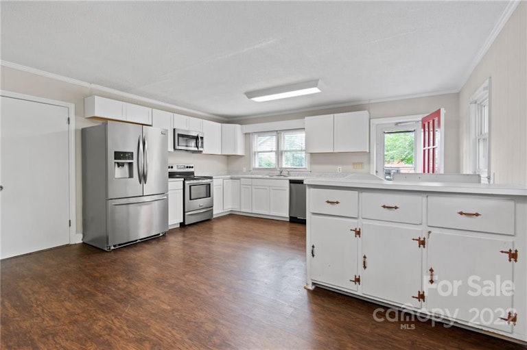 Photo 10 of 26 - 416 Ruth Ave, Kannapolis, NC 28083