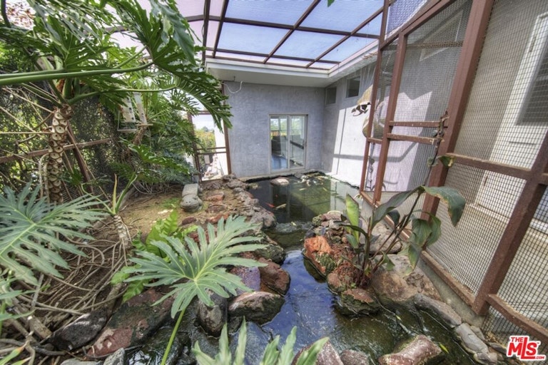 Photo 40 of 51 - 5611 Park Oak Pl, Los Angeles, CA 90068