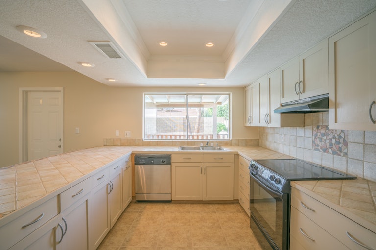 Photo 3 of 26 - 10612 N 47th Dr, Glendale, AZ 85304