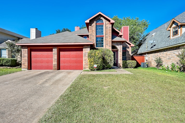 Photo 1 of 27 - 918 Thorton Dr, Cedar Hill, TX 75104