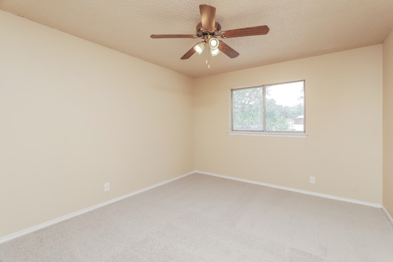 Photo 23 of 27 - 4707 Pebble Gln, San Antonio, TX 78217