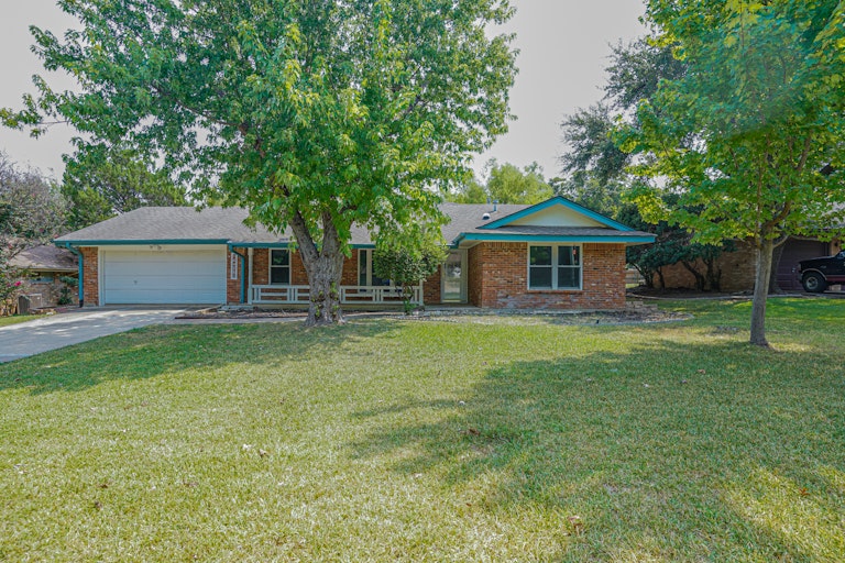 Photo 1 of 23 - 6425 Trail Lake Dr, Fort Worth, TX 76133
