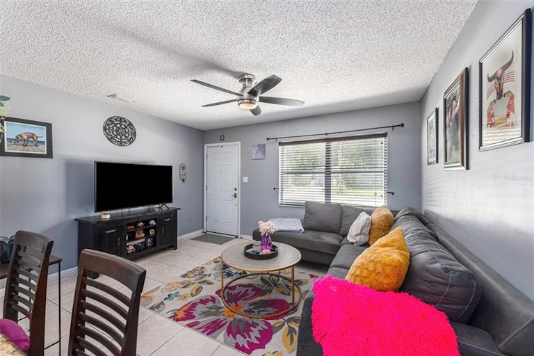 Photo 9 of 20 - 3211 W Tyson Ave, Tampa, FL 33611