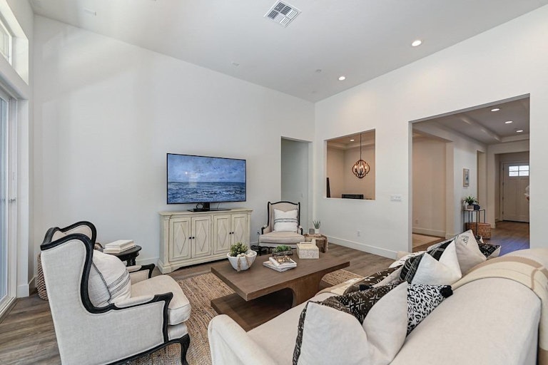 Photo 8 of 44 - 4081 McKay Pl, El Dorado Hills, CA 95762