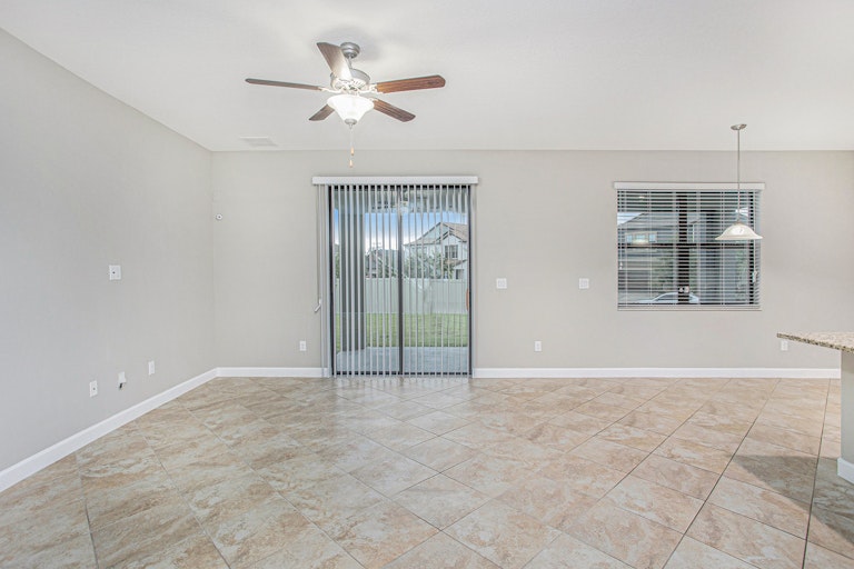 Photo 8 of 18 - 11009 Little Blue Heron Dr, Riverview, FL 33579