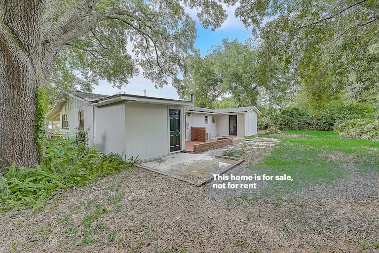 Photo 17 of 44 - 574 Valbon St, Orange Park, FL 32073