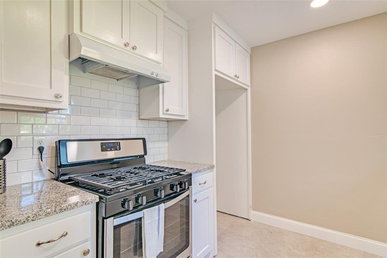 Photo 11 of 25 - 1109 Belmont Dr, Garland, TX 75040