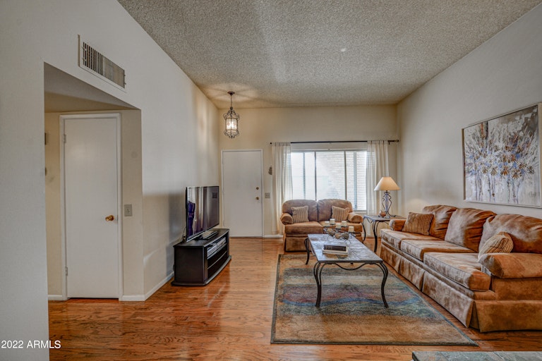 Photo 9 of 32 - 14444 N Lakeforest Dr, Sun City, AZ 85351