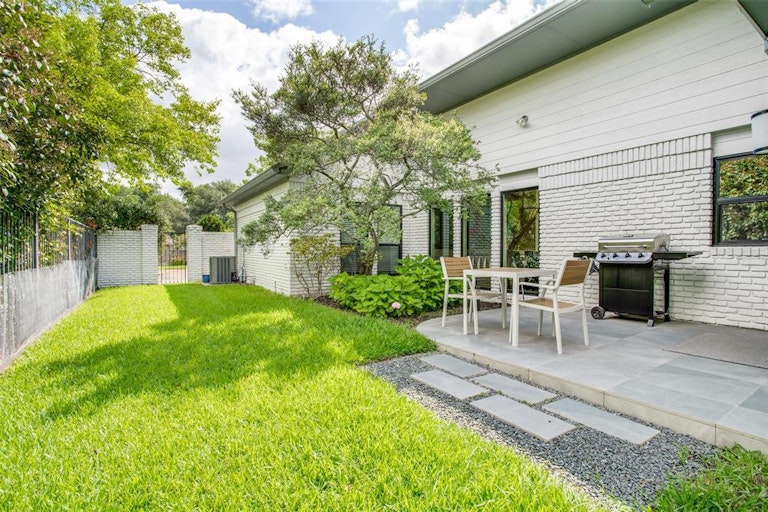 Photo 26 of 27 - 6015 Twin Coves St, Dallas, TX 75248
