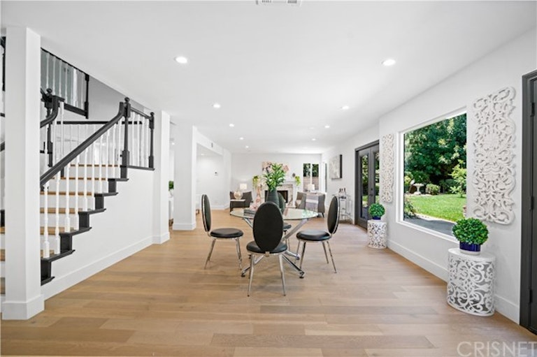 Photo 19 of 43 - 11905 Andasol Ave, Granada Hills, CA 91344