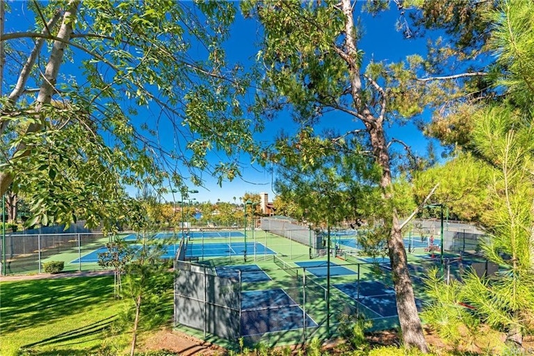 Photo 25 of 36 - 22272 Chestnut Ln, Lake Forest, CA 92630