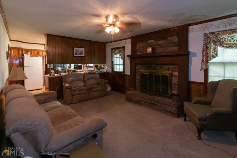 Photo 10 of 37 - 173 Kite Lake Rd, Fayetteville, GA 30214