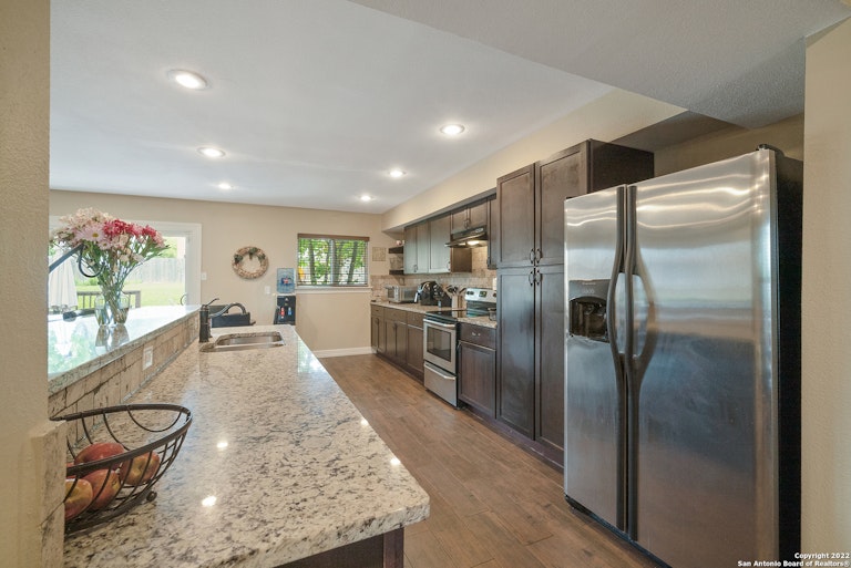 Photo 10 of 41 - 3910 Longridge Dr, San Antonio, TX 78228