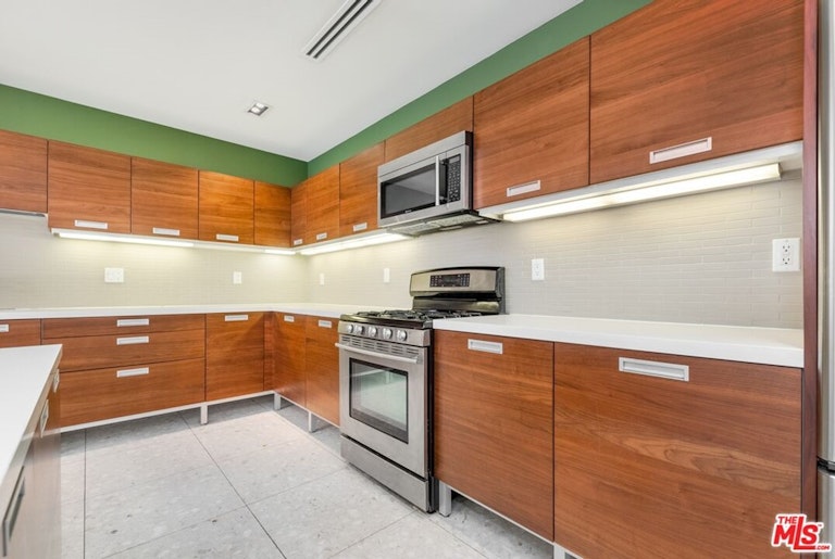 Photo 4 of 19 - 6735 Yucca St #206, Los Angeles, CA 90028