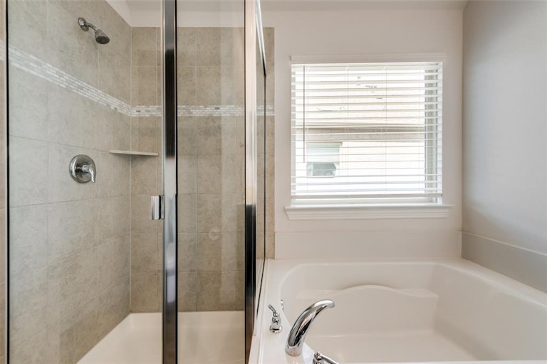 Photo 17 of 39 - 11121 Cobalt Dr, Aubrey, TX 76227