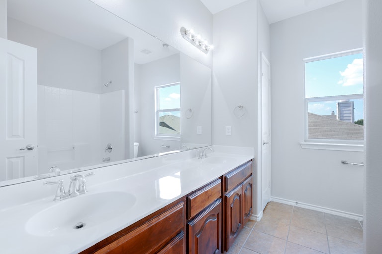 Photo 29 of 33 - 8521 Field Creek Ct, Fort Worth, TX 76134