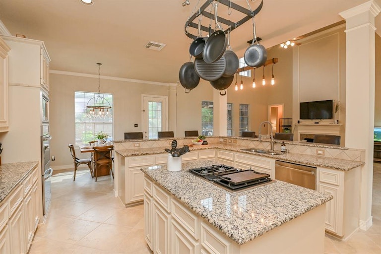 Photo 9 of 45 - 2606 Cottage Creek Ct, Pearland, TX 77584