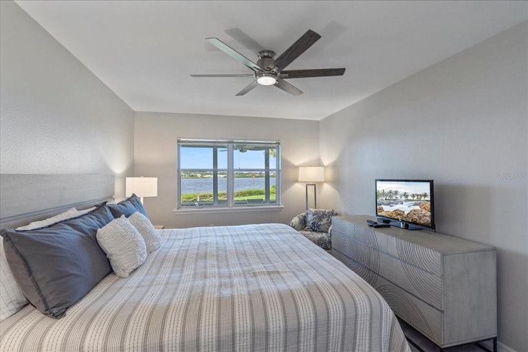 Photo 15 of 44 - 1360 Siesta Bayside Dr #1360-D, Sarasota, FL 34242