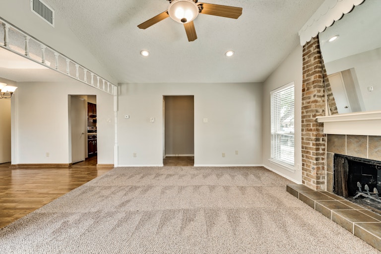 Photo 4 of 30 - 301 Conger Dr, Mesquite, TX 75149