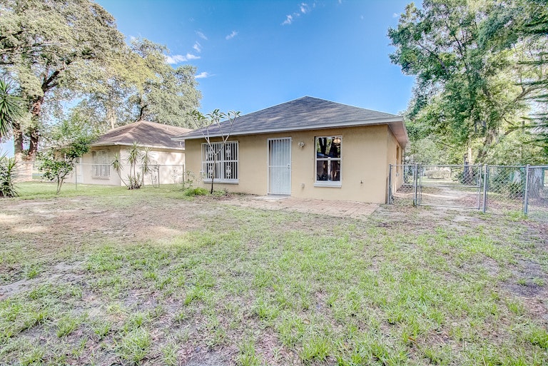 Photo 26 of 28 - 1915 2nd Dr, Sanford, FL 32771