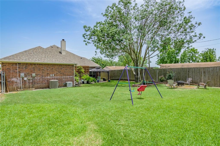Photo 34 of 40 - 6909 Coral Ln, Sachse, TX 75048