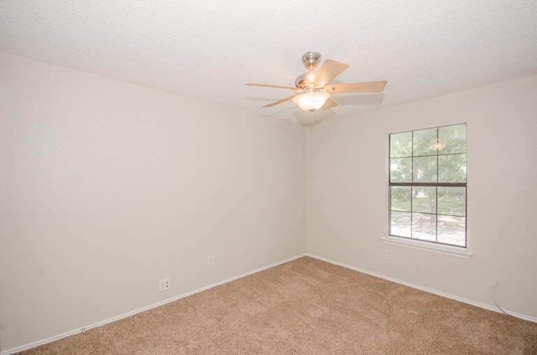 Photo 21 of 29 - 6205 Sasaki Way, Garland, TX 75043
