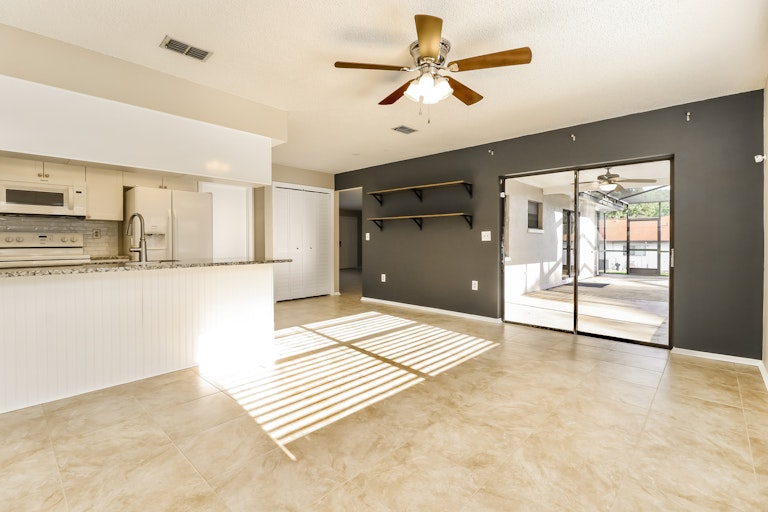 Photo 13 of 27 - 1195 Glowood Ave, Spring Hill, FL 34609